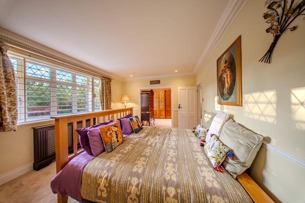 King Size Bedroom with impressive walk-in Dressing